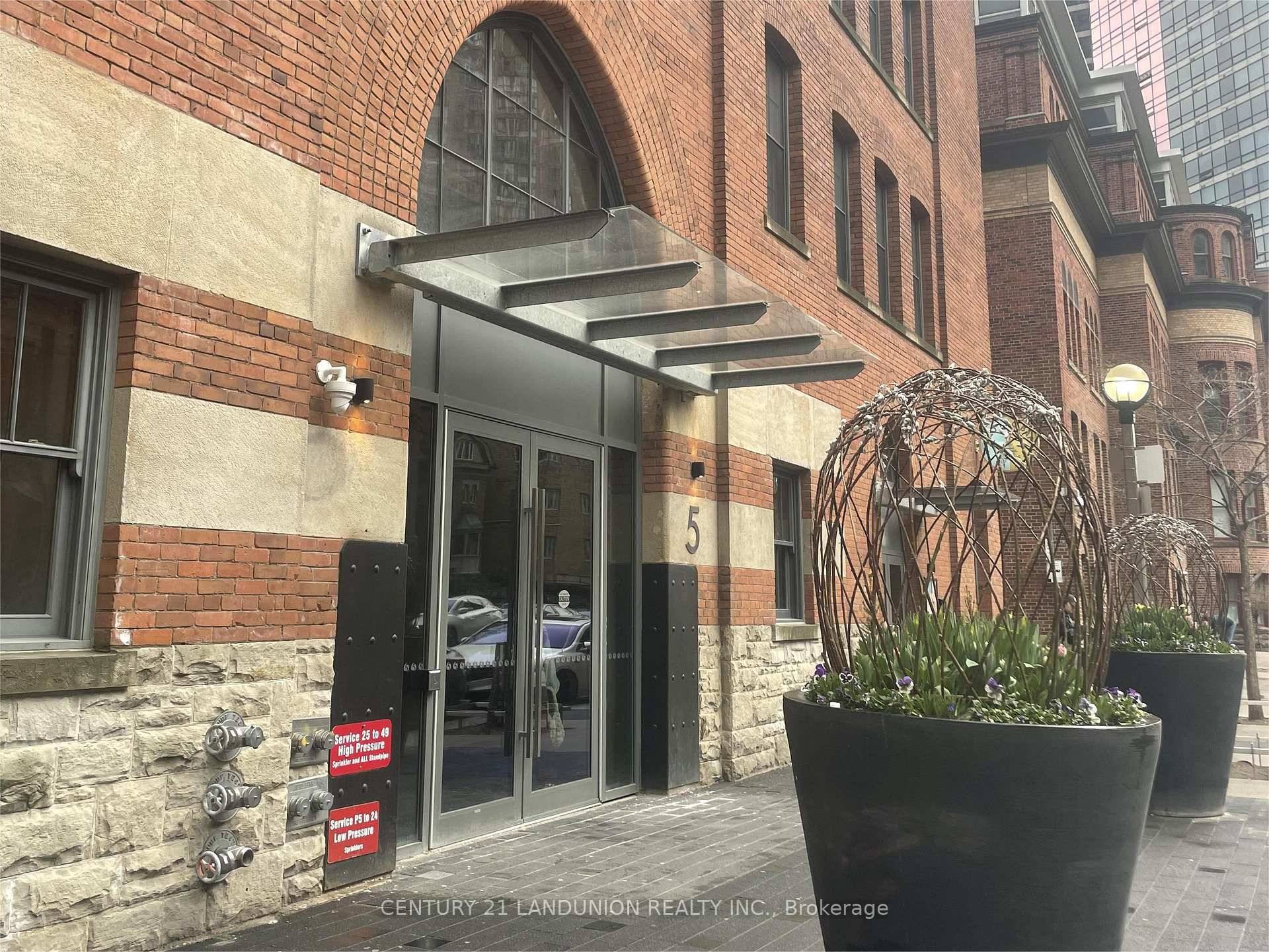 AAA Location. Walking Distance to U T, Subway Station, Yonge Street.