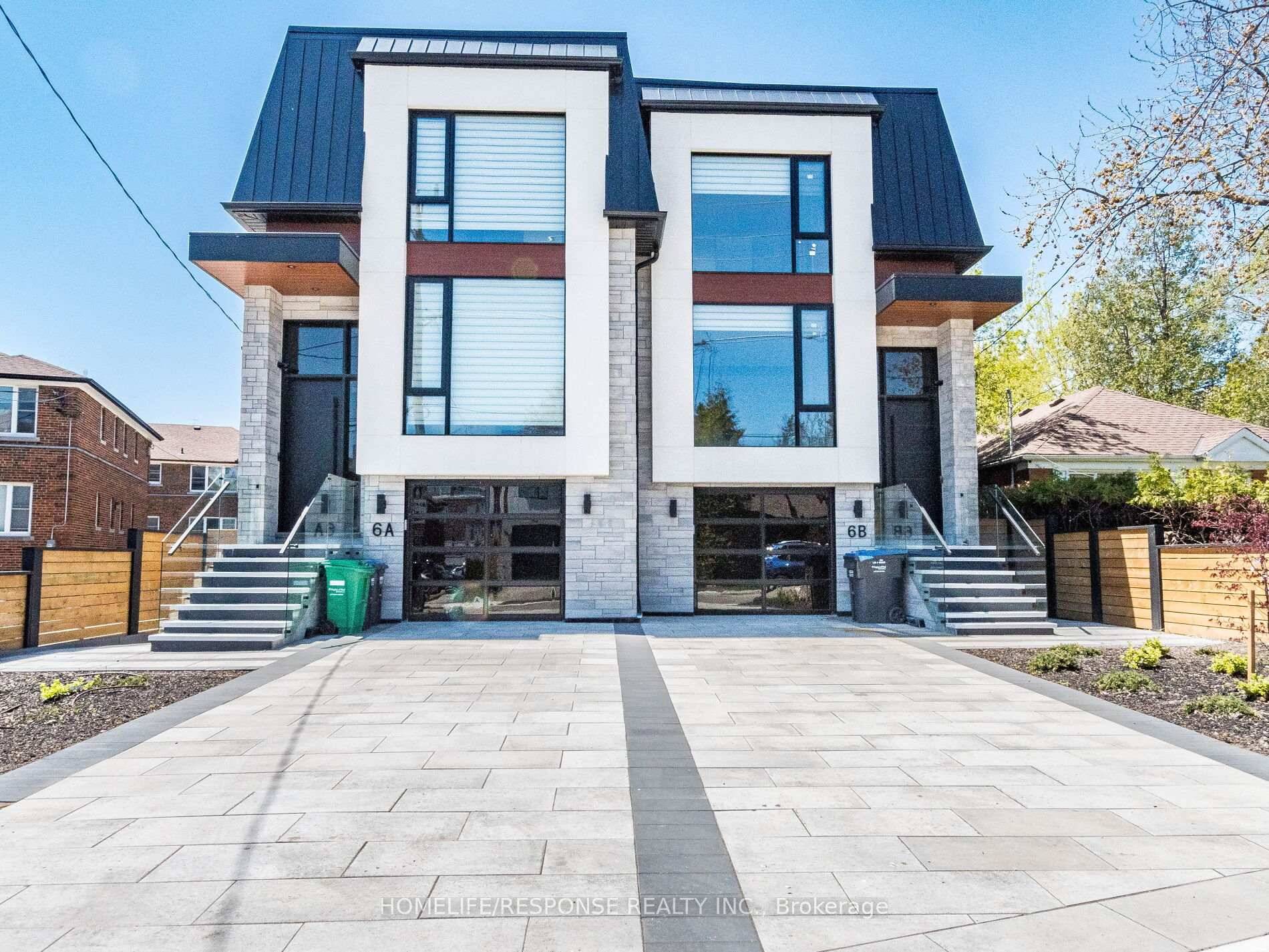 Welcome to Luxury Living in the Heart of Port Credit !