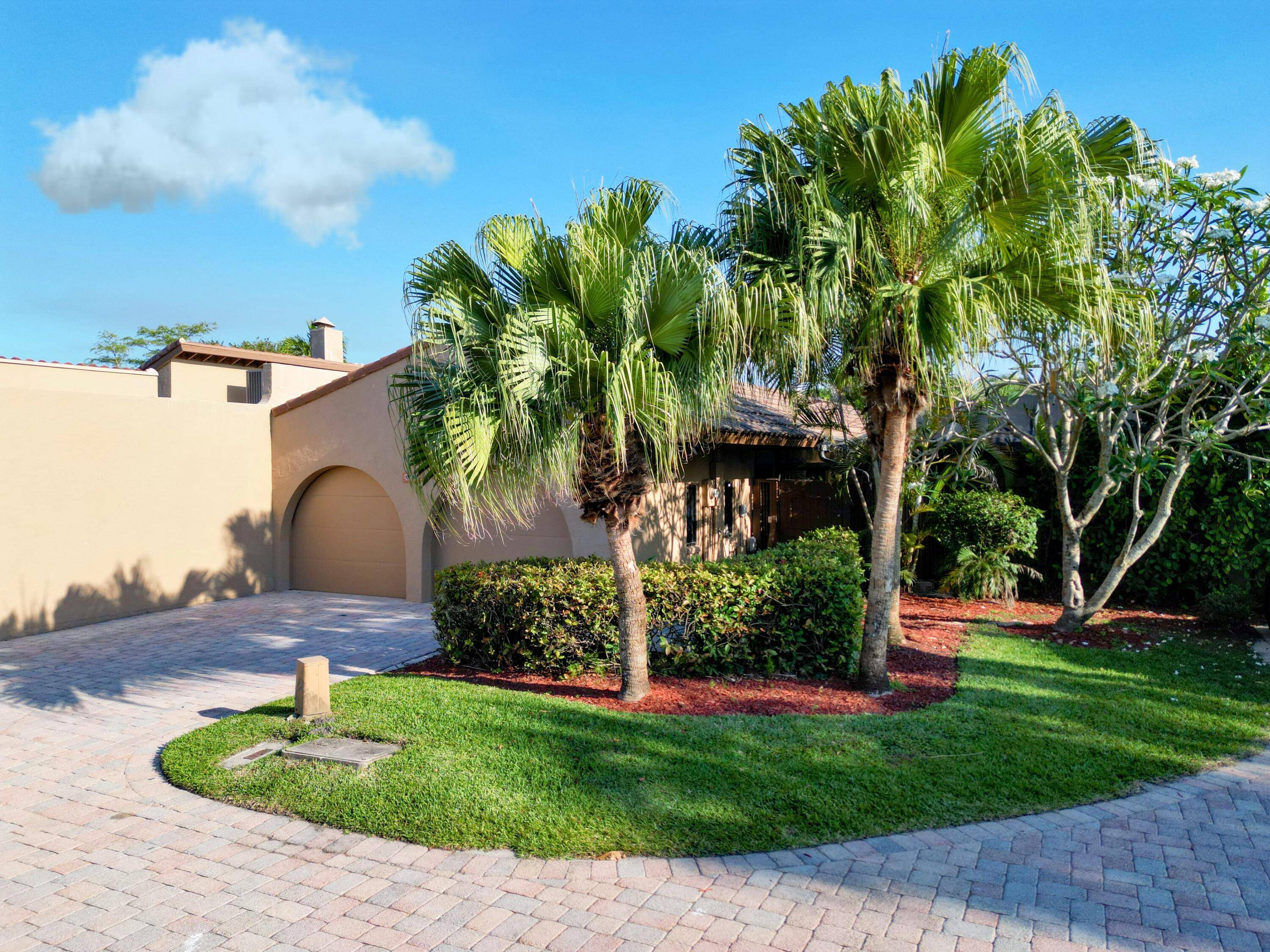 Rare Oppurtunity seldom available secluded oversizend cornor lot in highly sought after Boca Del Mar.
