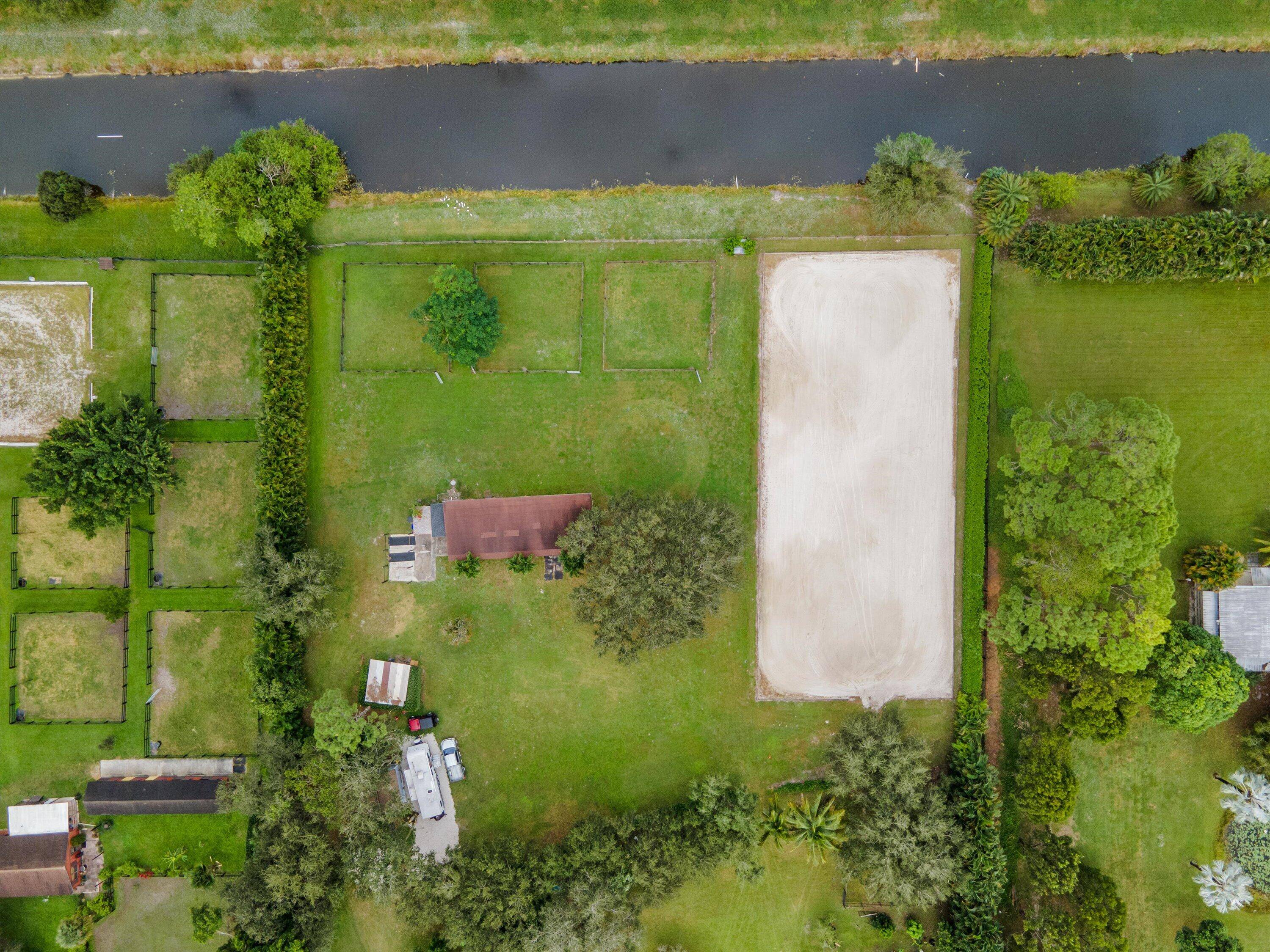 Experience the ultimate equestrian lifestyle with this charming 4 stall barn featuring a tack room, feed room, wash rack, and picturesque paddocks.