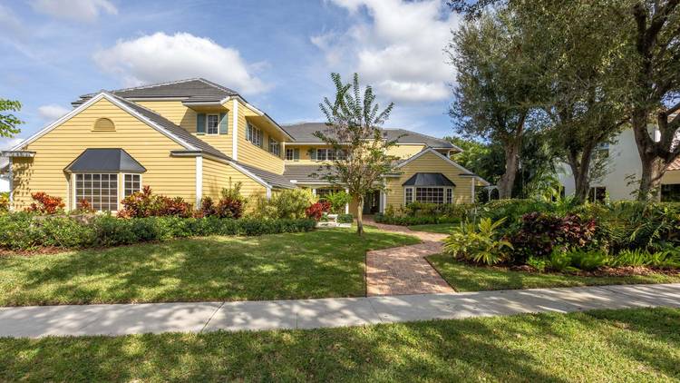 Live The Hamptons lifestyle in Boca Bath amp ; Tennis !