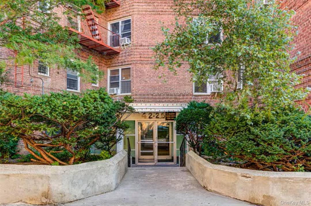 Welcome to 42 25 80th Street, Apt 5B, Elmhurst, NY 11373 a 732 sq ft, 1 bedroom condo offered at 465, 000, located in the heart of one of Queens ...