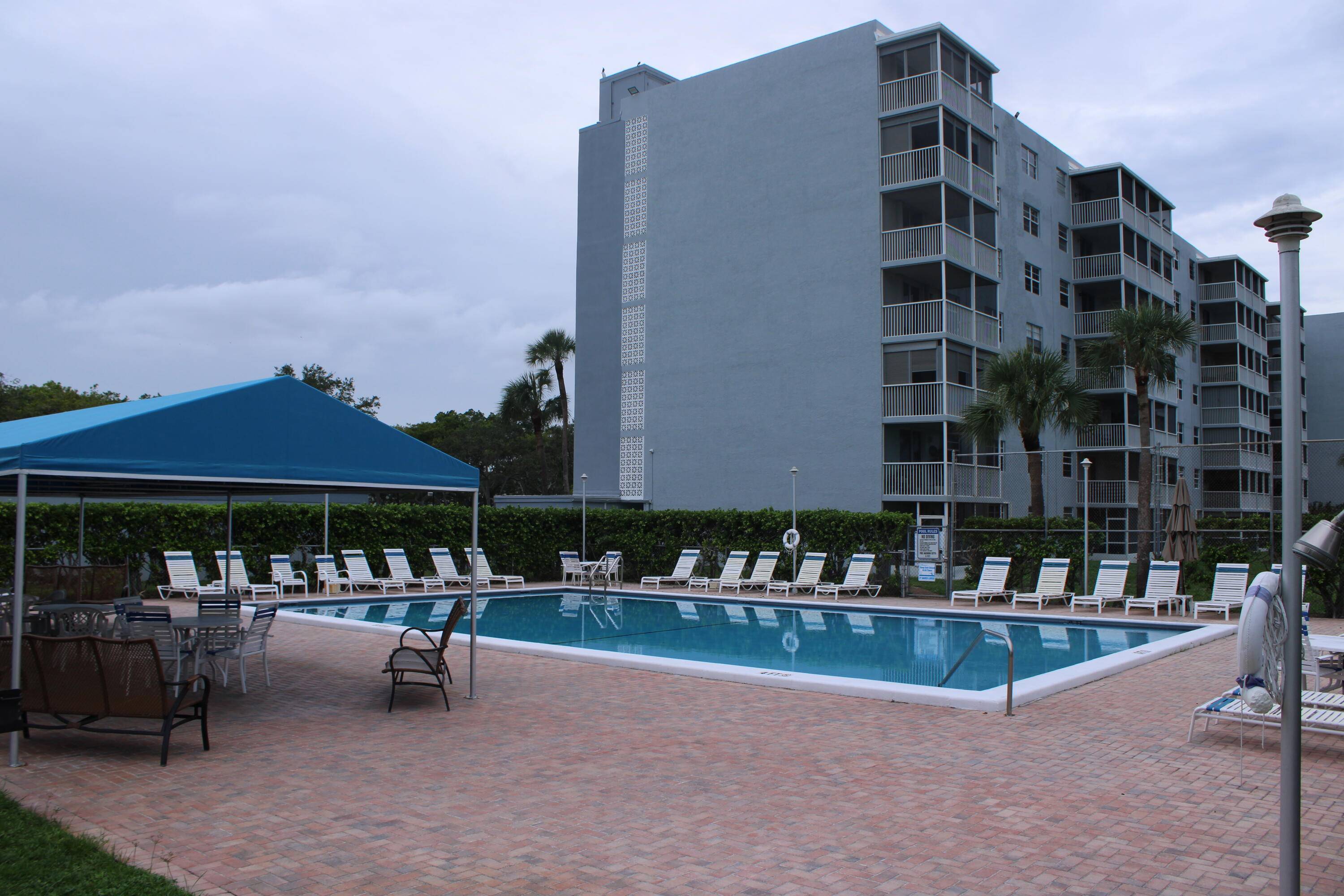 What a great opportunity to own a spacious Boca condo, a mile to the beach and close to all kinds of amazing shopping and dining as well as the new ...