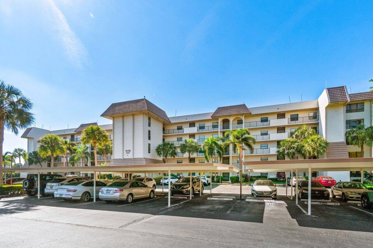 MOVE IN READY 2 BED, 2 BATH CONDO IN BOCA RATON.