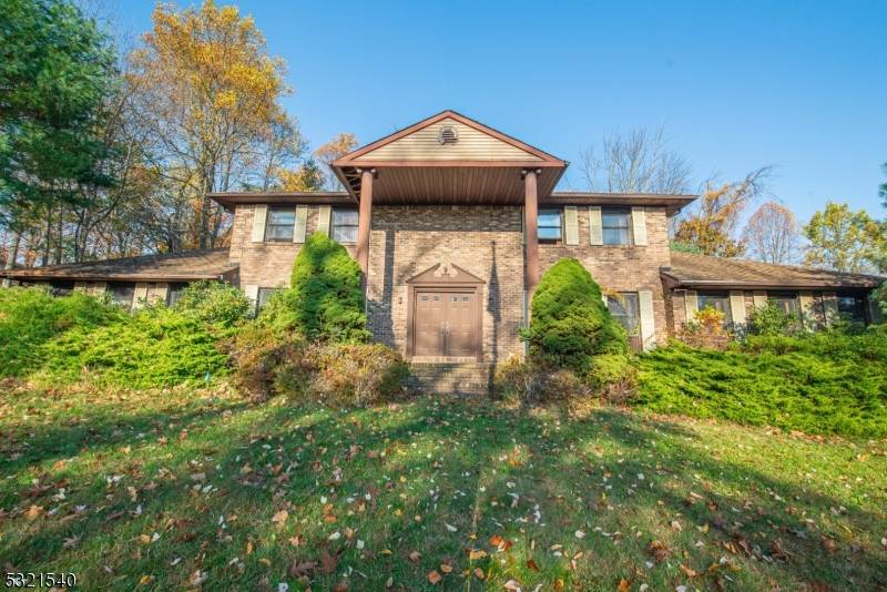 Welcome to an exceptional investment property located in the heart of Parsippany just off the bustling Route 10 !