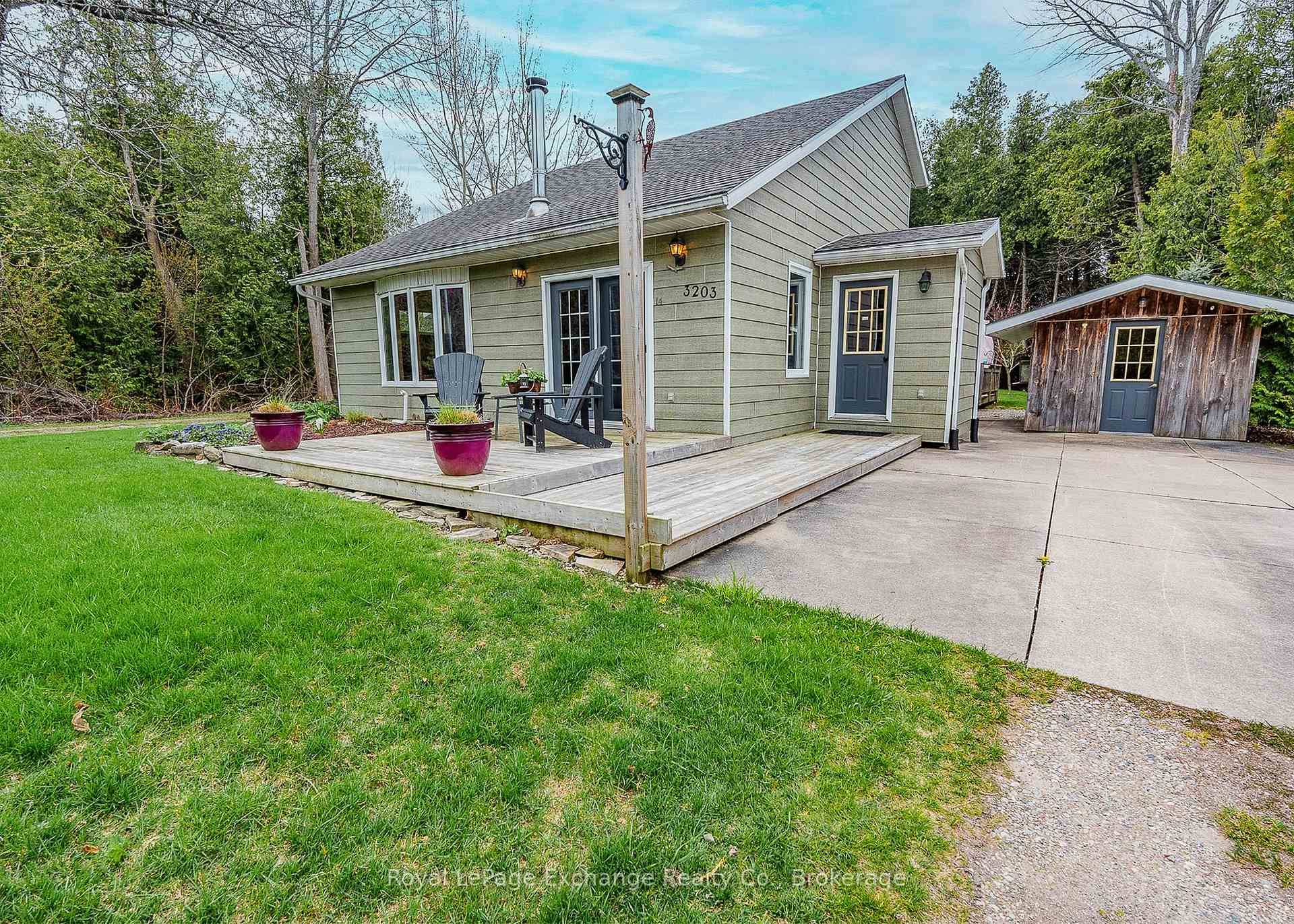 Adorable Home Cottage Lake Huron Sand Beach Welcome to this meticulously maintained 1 3 4 storey home, built in 1997, offering 1710 sq.