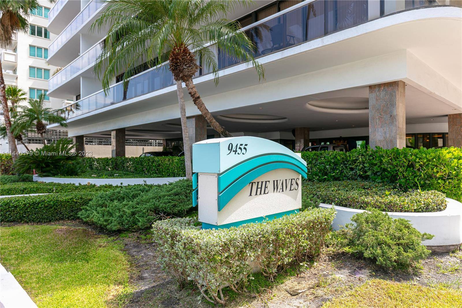 Premium location ! Ready to move in condo unit at The Waves in heart of Surfside.