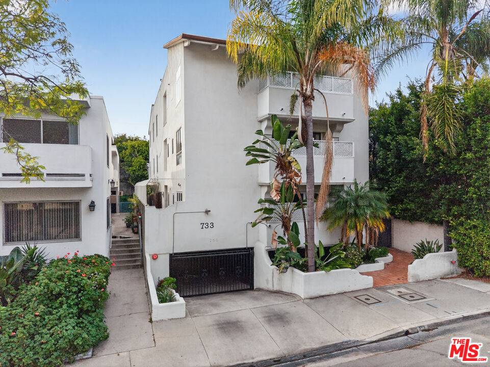 733   Huntley Dr 9BR Sunset Strip La