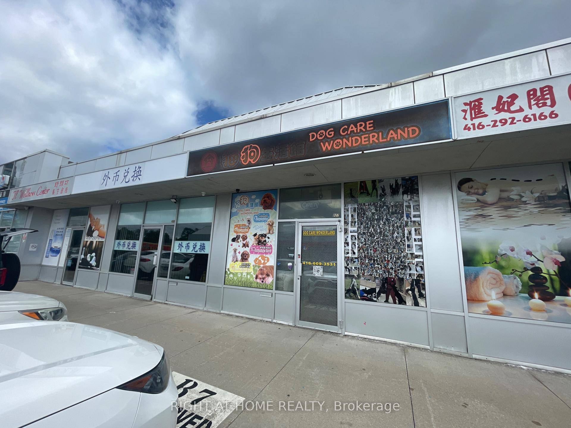 Great Exposure In A Busy Plaza And Convenient Location Accessible To TTC amp ; Go Station.