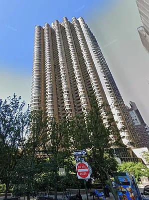 Luxurious Living at The Corinthian 17MDiscover The Corinthian 17M, a bright and spacious Jr.