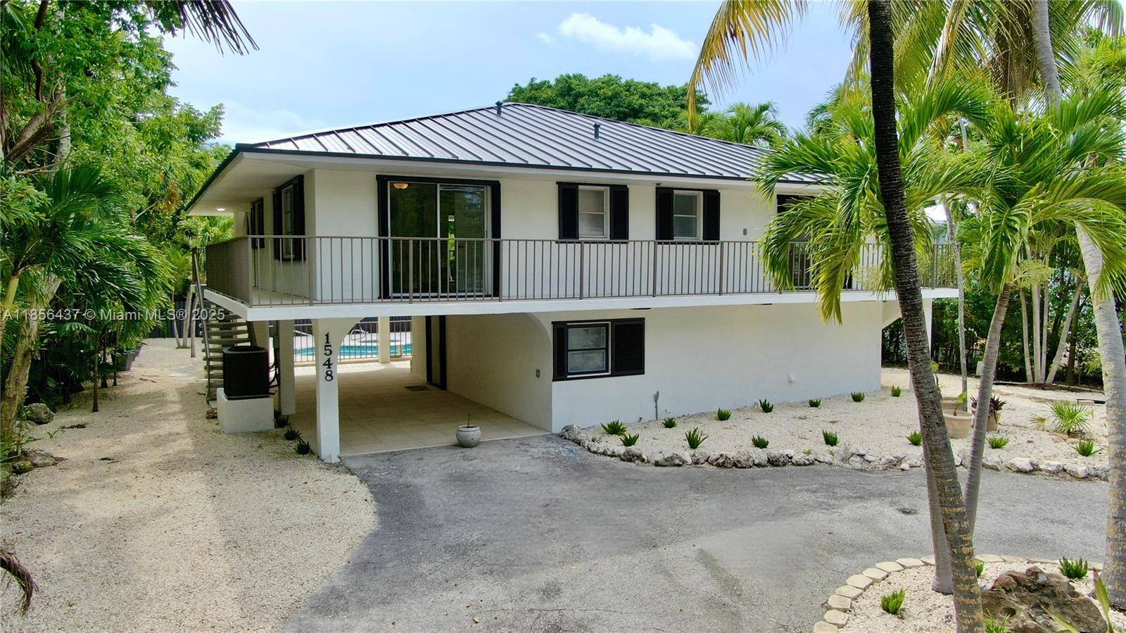Stunning 4BR 4BA Waterfront Oasis in Marathon Fully Remodeled with In Law Quarters, Pool amp ; Beach Access !