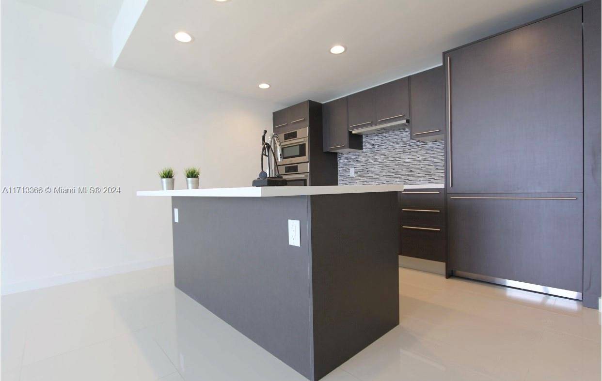 Beautiful CONDO 1 Bedroom Den and 1 Bathroom apartment in Midtown Doral.