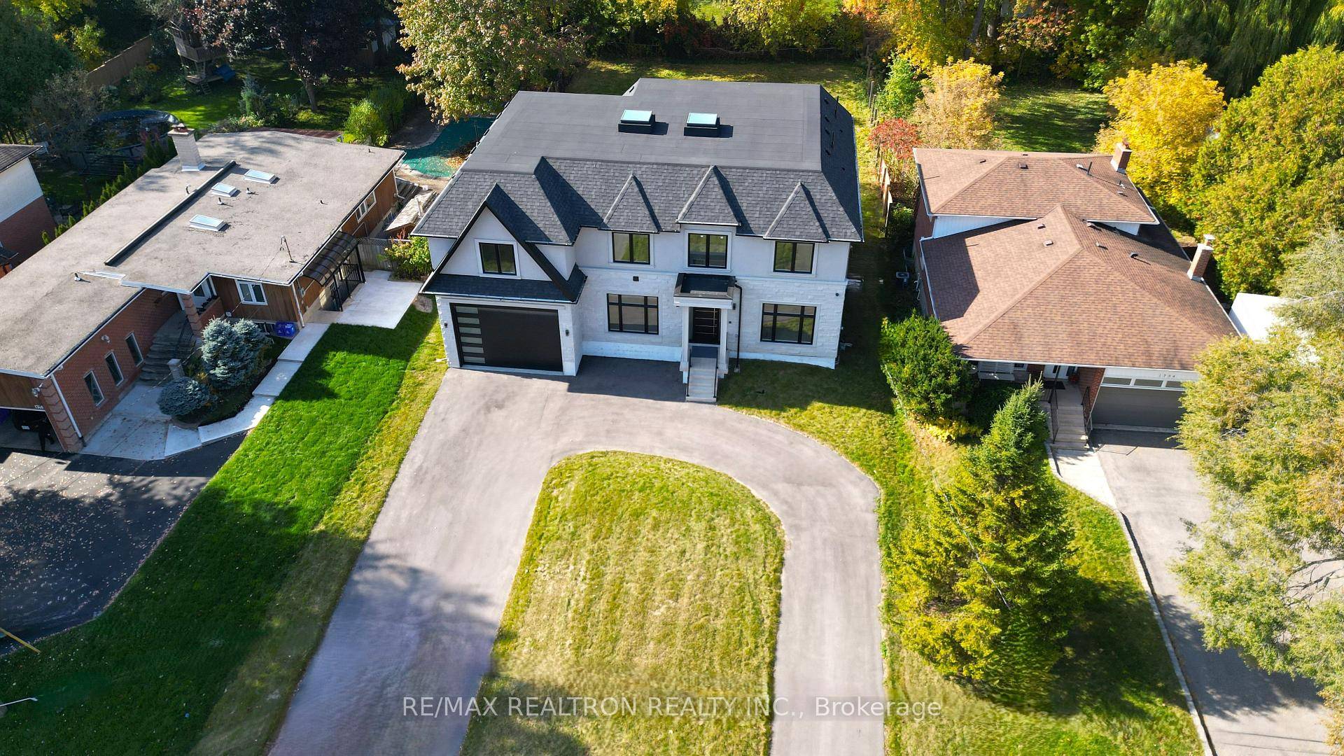 Exceptionally Designed 5 3 Bedroom, 9 Washroom Masterpiece Located on Over 1 3 Acre lot In Prime Pickering Modern Quality Construction !