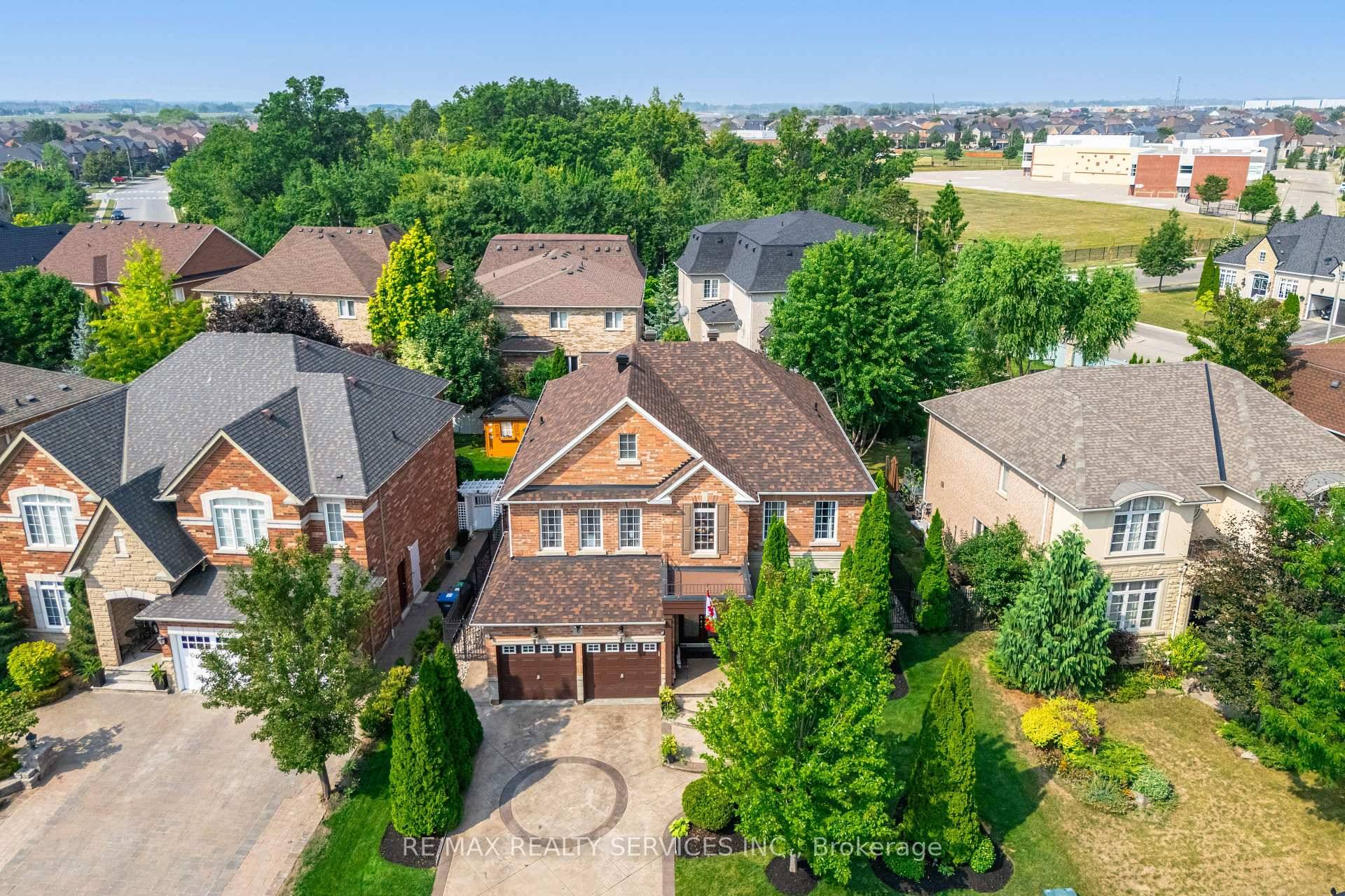 Welcome to 6 Hugo Rd, masterfully designed 3, 458 sq.