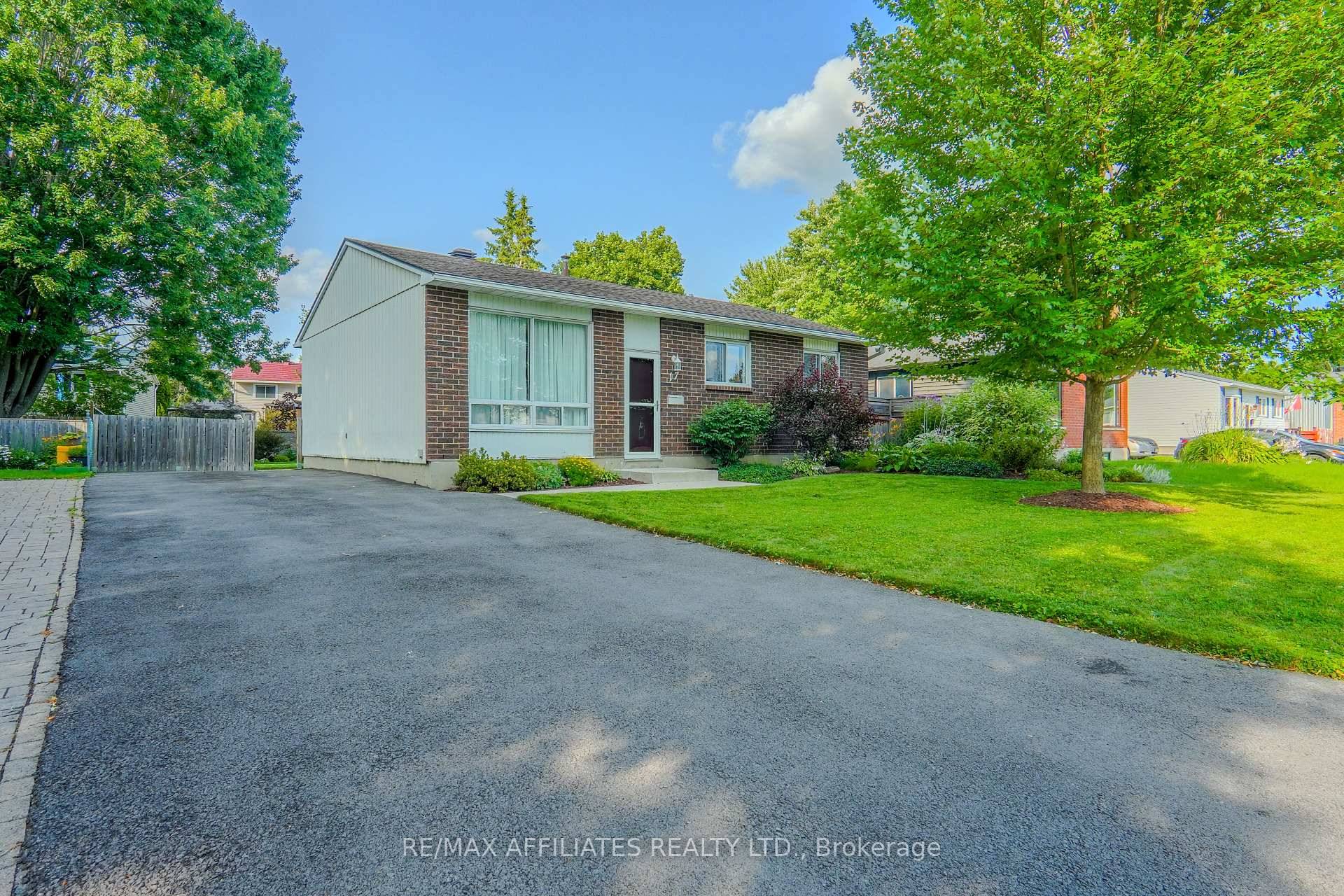 Welcome home to 17 Uxbridge Crescent in the heart of Glen Cairn.
