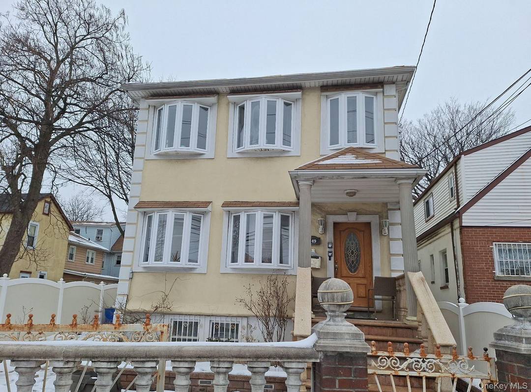 This Multi Family Colonial Style Home Features 6 Bedrooms, 2 Full Baths, Formal Dining Room, Eat In Kitchen amp ; 2 Car Garage.