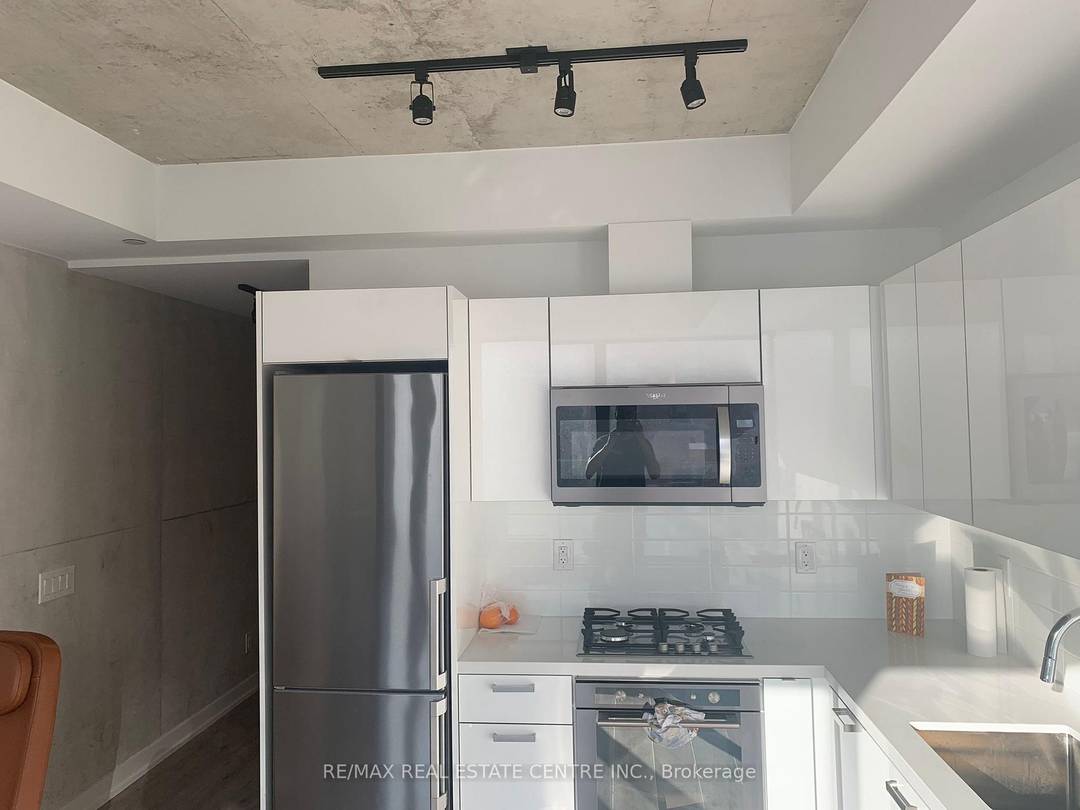 Feb. 1st Move In. Live In The Toronto's historic Corktown neighborhood !