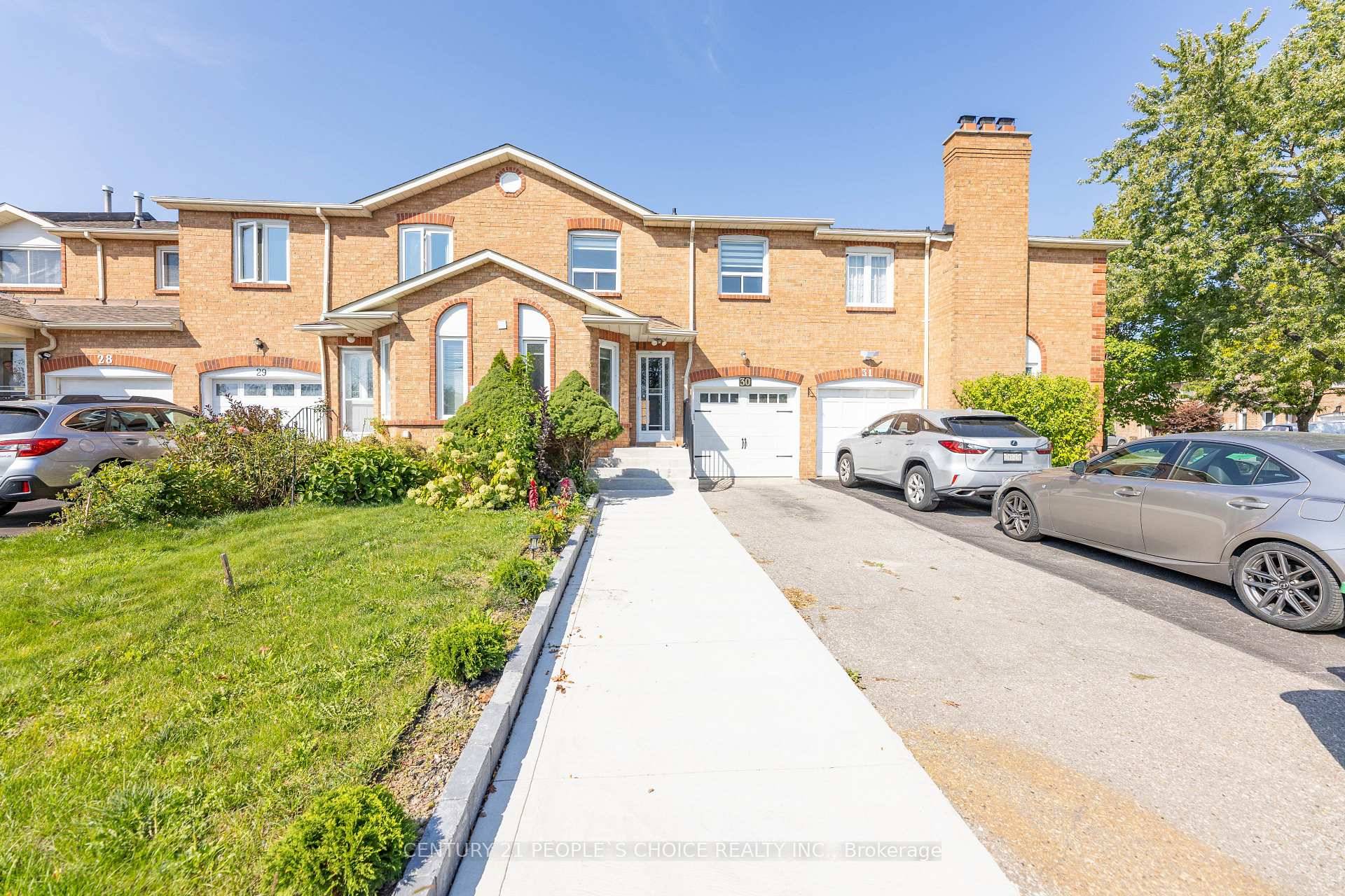 Welcome to this Charming Brick Freehold Townhouse located in the Heart of Mississauga.