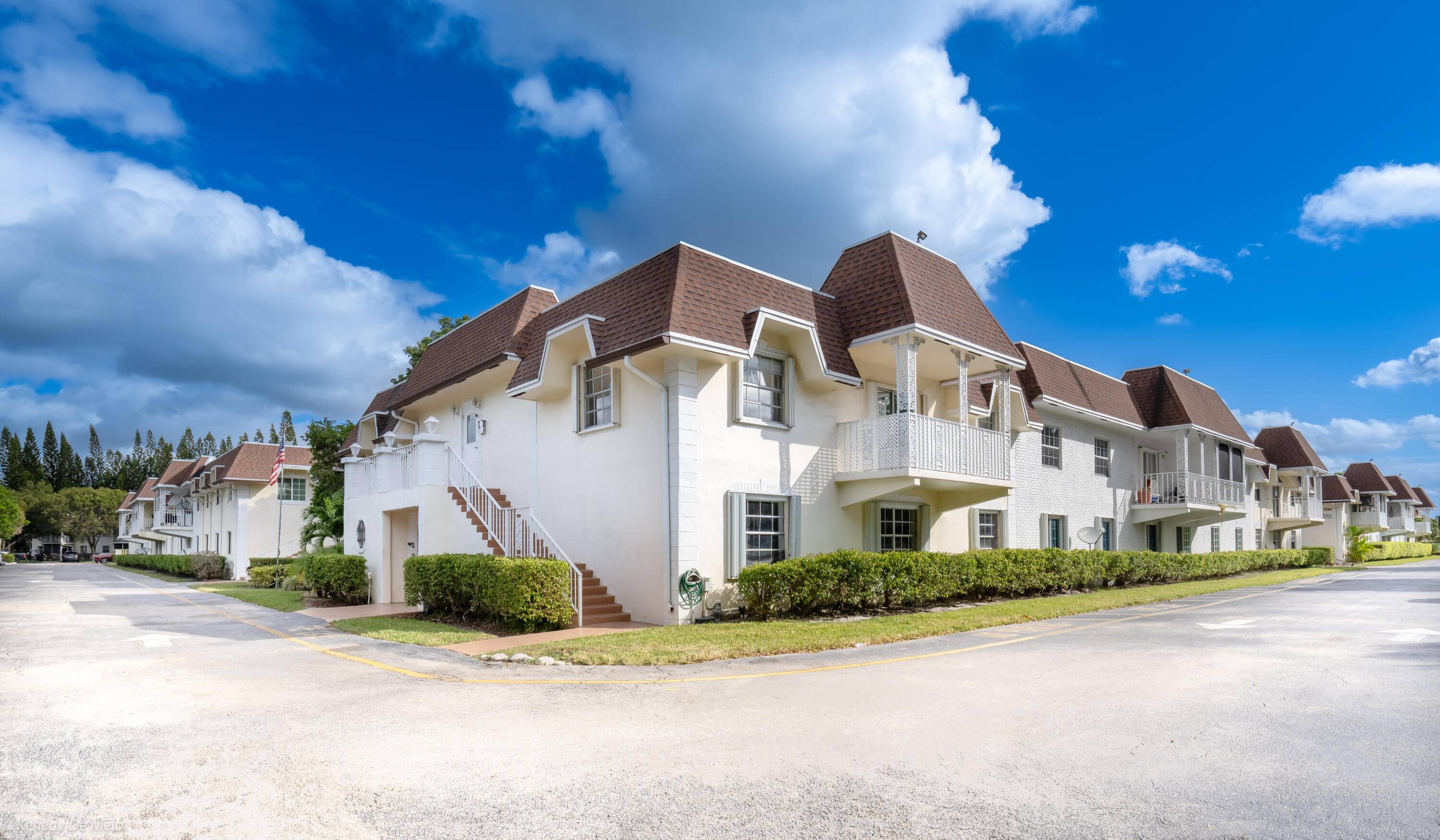 Charming Investor Friendly Condo in Prime Location !