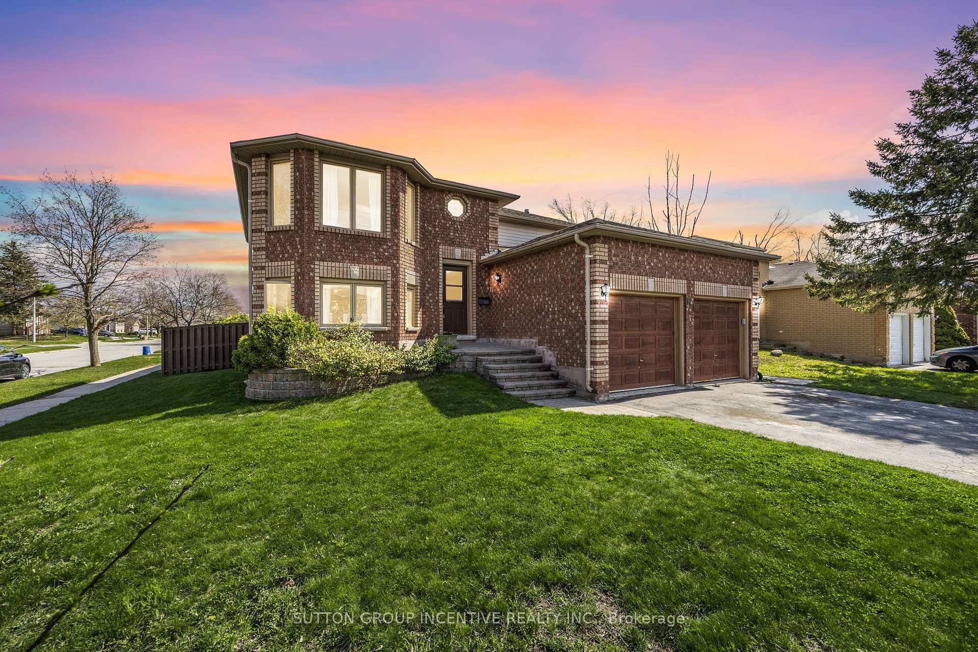 Turn Key ! Fully Renovated Raised Brick Bungalow in NW Barrie.