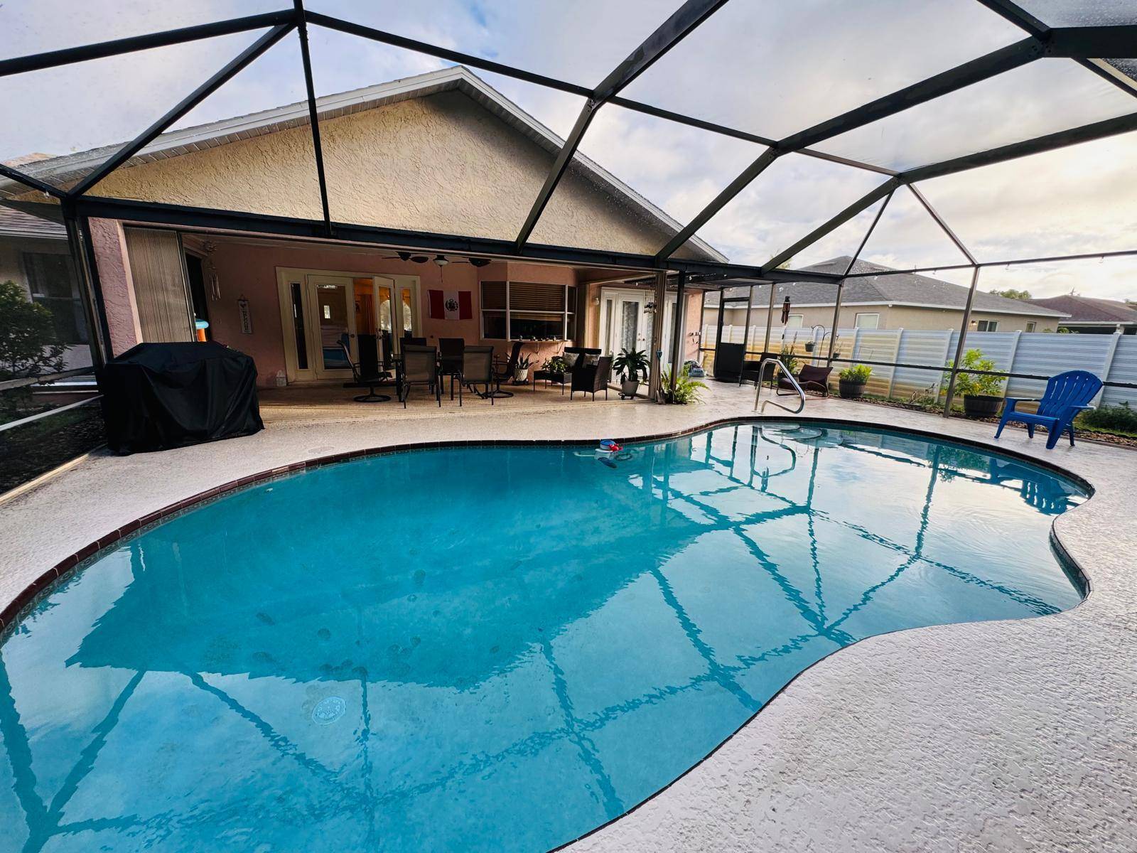 Beautifully Maintained 3BR 2BA Valentine Builders Pool Home !