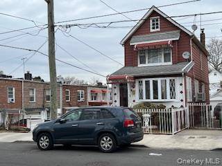 Detached Colonial ready to move in.