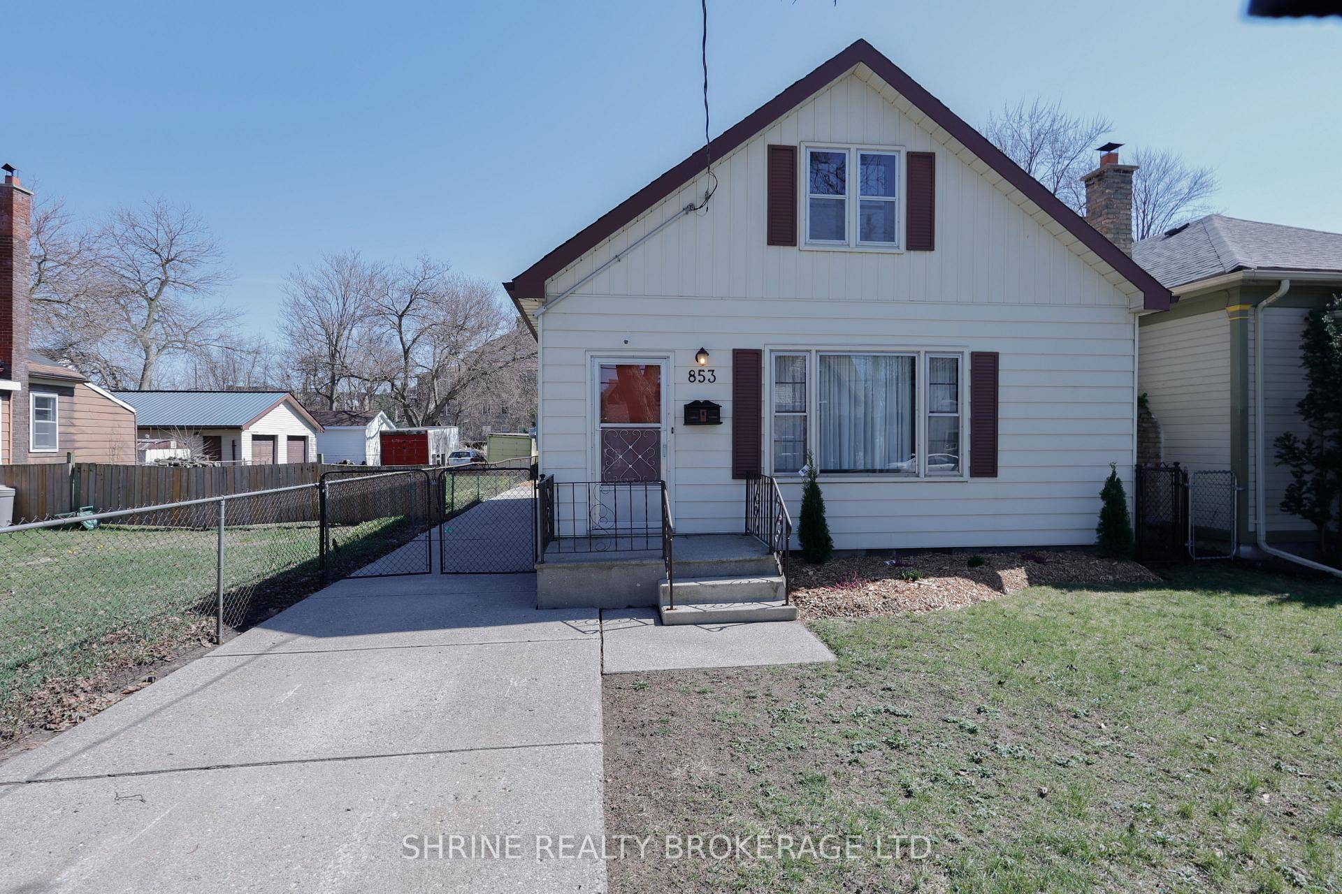 Welcome to this charming traditional home with modern upgrades, nestled in the vibrant Old East London neighborhood !