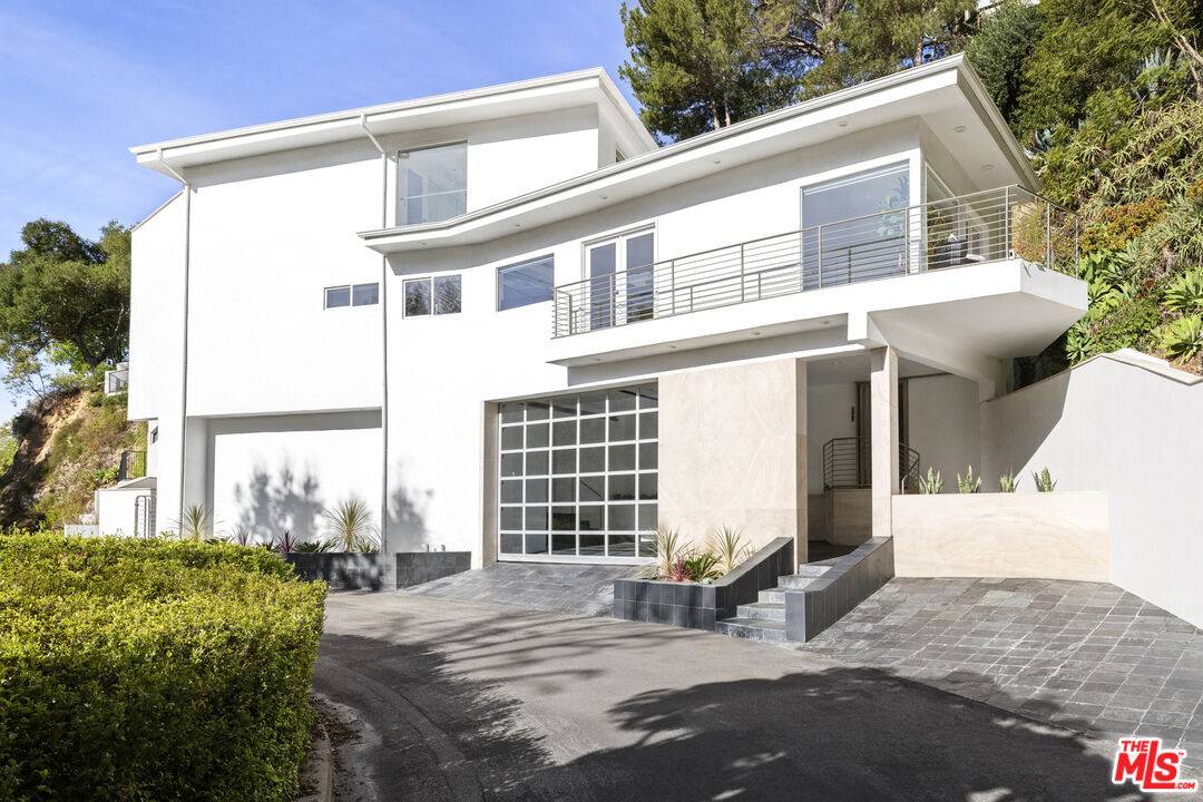 3111   Belden Dr 3BR Hollywood Hills East La