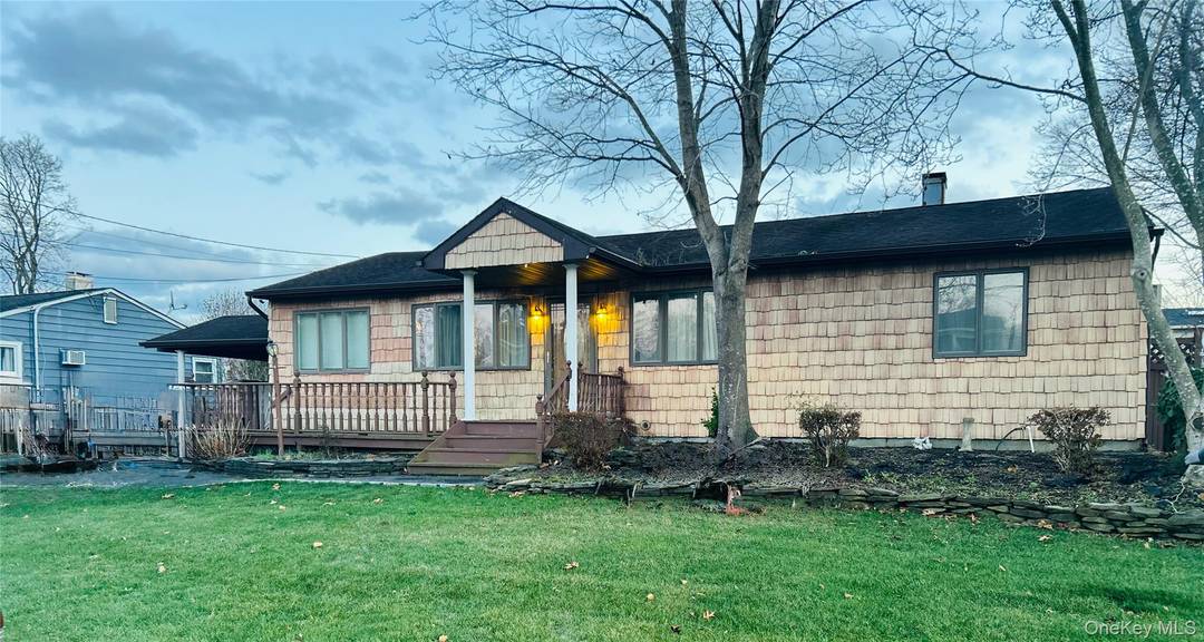 Charming Home in the Heart of Selden !