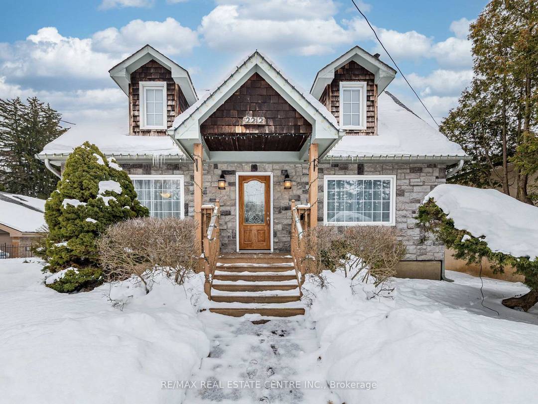 Cozy private and charming Cape Cod house located on huge over 0.