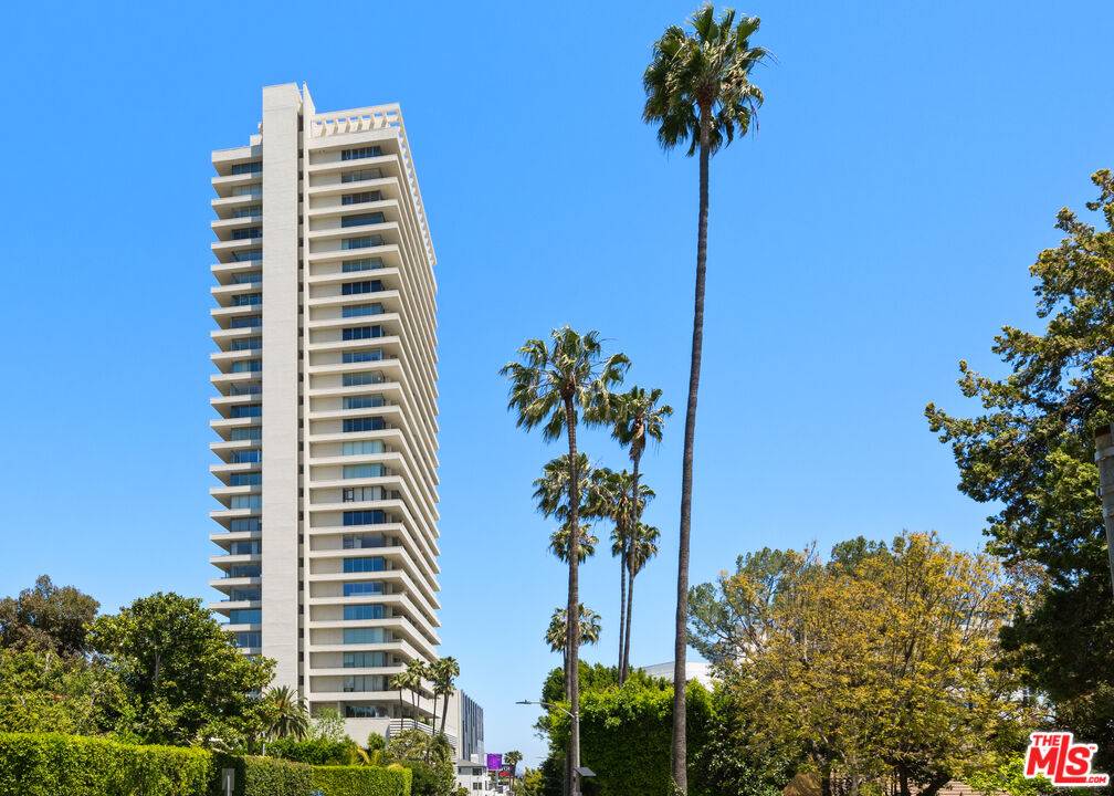 9255 Doheny Rd 2.0 Sunset Strip LA
