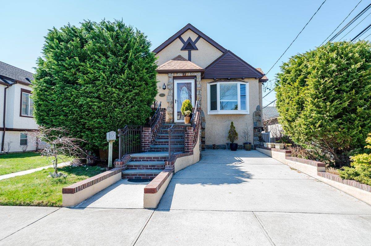 Westholme Updated Legal 2 Family, Living Room, Dining Room, Large Kitchen, 4 Bedrooms, 3 Full Baths, Cathedral Ceilings, Hi Hats, Solar Panels, Central Air Conditioning Ductless Air Conditioning, Granite Counters, ...
