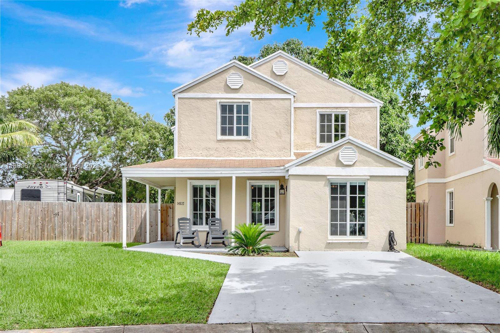 Deerwood Beautifully renovated move in ready 2 story 3 bed 3 bath Single family home near Zoo Miami.