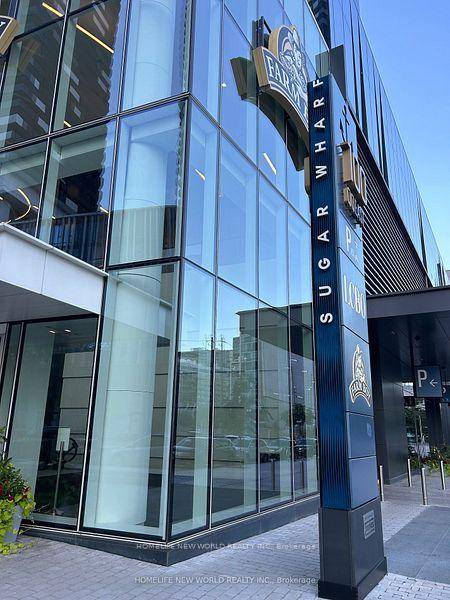 The best of city, lake, Toronto life elegance in this stunning 1 bedroom 518 sq feet, 1 bathroom condo located on the 27th floor of the great Sugar Wharf Condominiums ...
