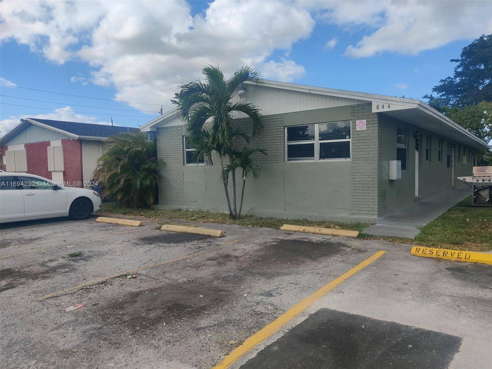 Nice triplex Income property a GREAT opportunity for investors in the heart of the beautiful Hallandale Beach GREAT RETURN ON INVESTMENT Total monthly rental income of 5270 month.