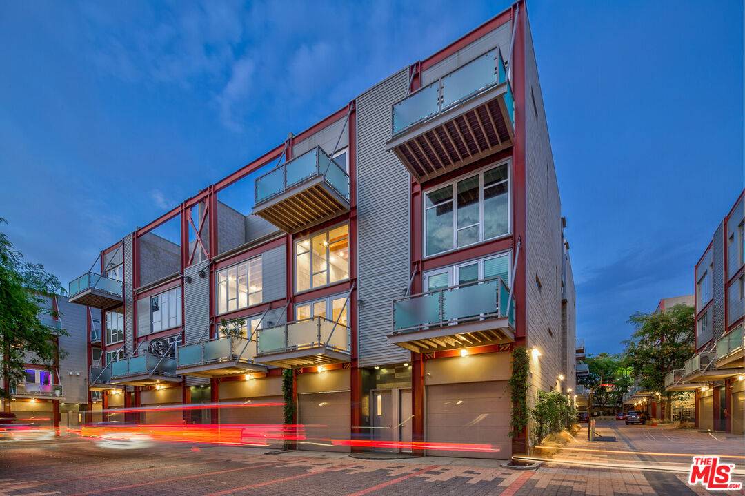 3450 Cahuenga Blvd 2BR Hollywood Hills East La
