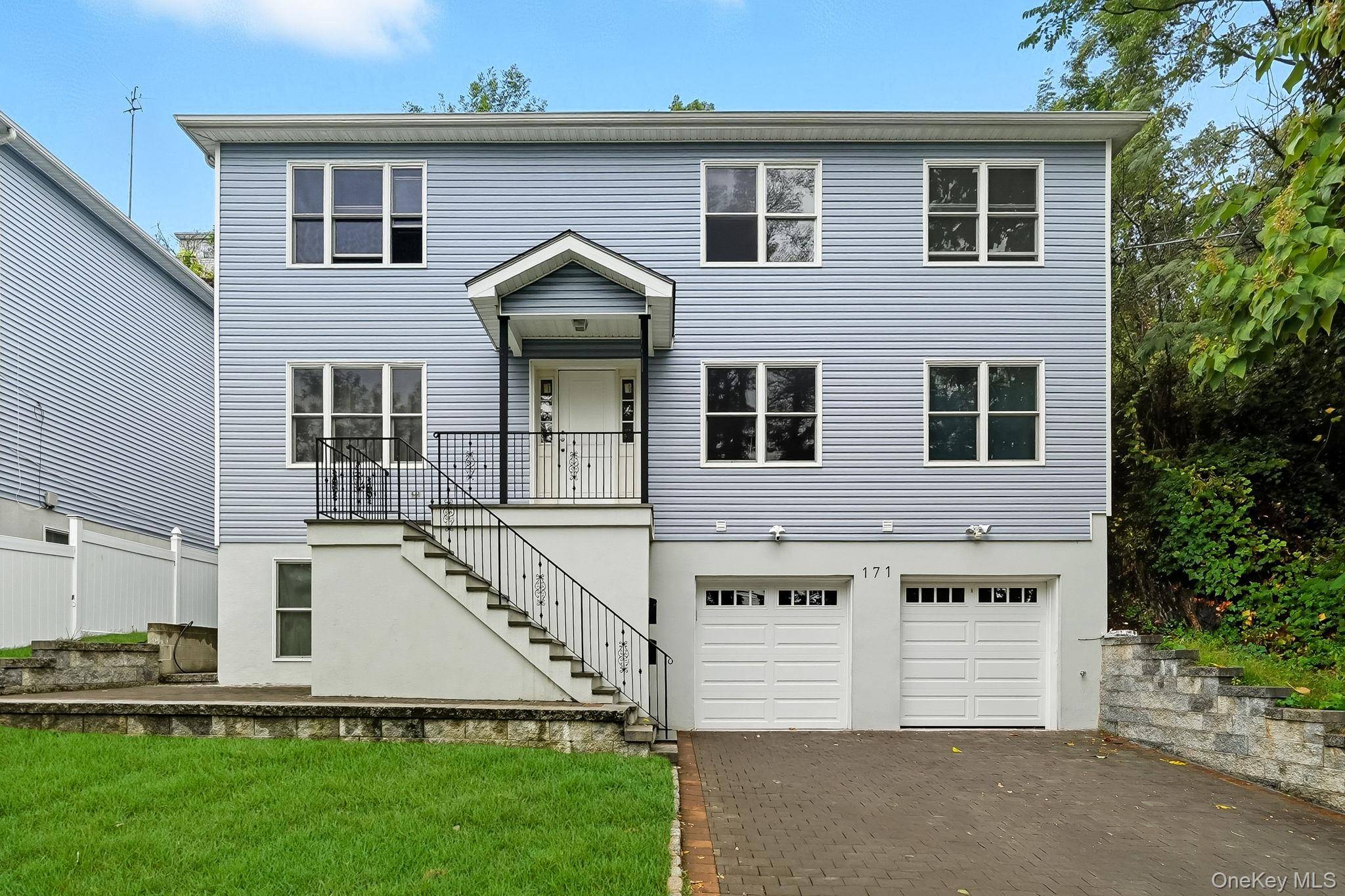 Step into your dream home with this beautifully crafted luxury duplex available for rent !