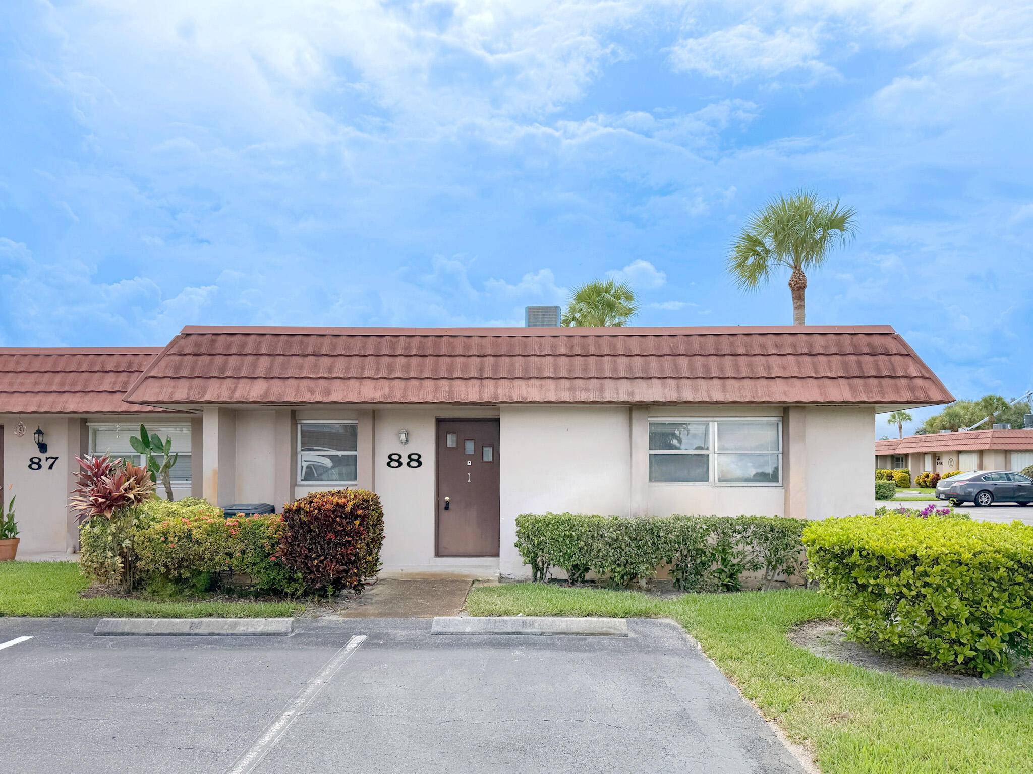 Welcome to this charming 2 bedroom, 2 bathroom townhome in the desirable 55 Fernley section of Cresthaven in West Palm Beach.