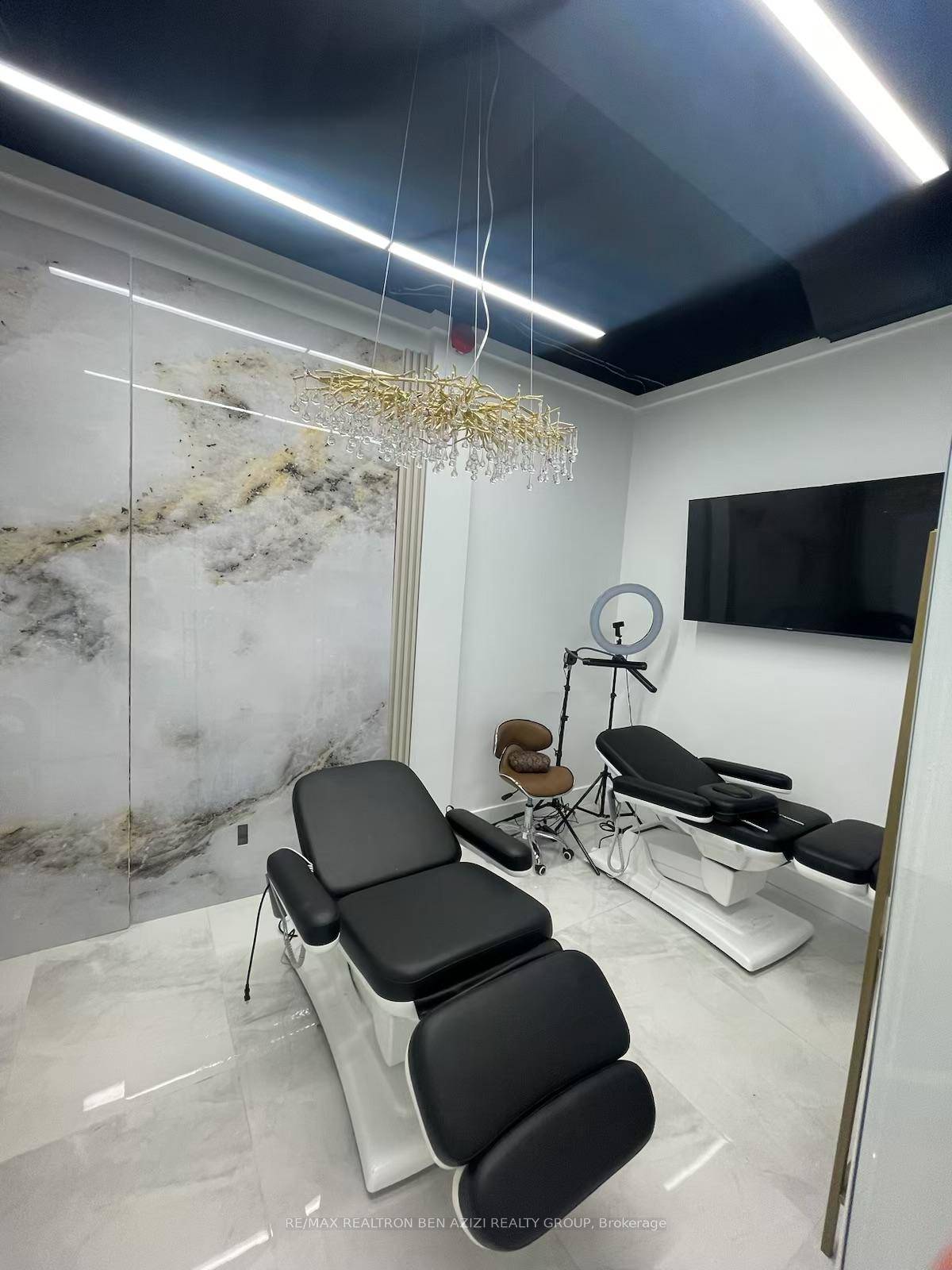 High End Turnkey Beauty Clinic, Fully Upgraded amp ; Equipped for Success !