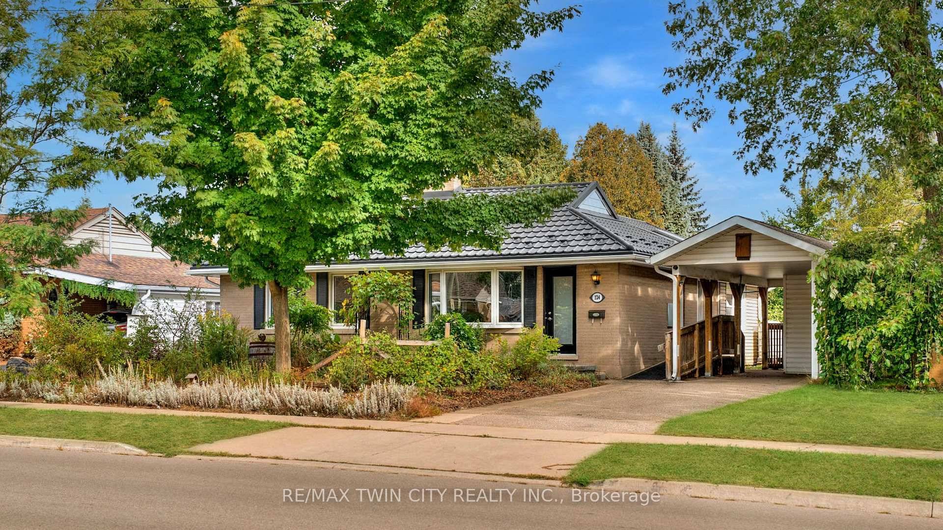 Welcome to 124 Fairfield a lovingly maintained family home in Kitchener's Breithaupt neighbourhood, near Breithaupt Park and minutes from Downtown Kitchener.