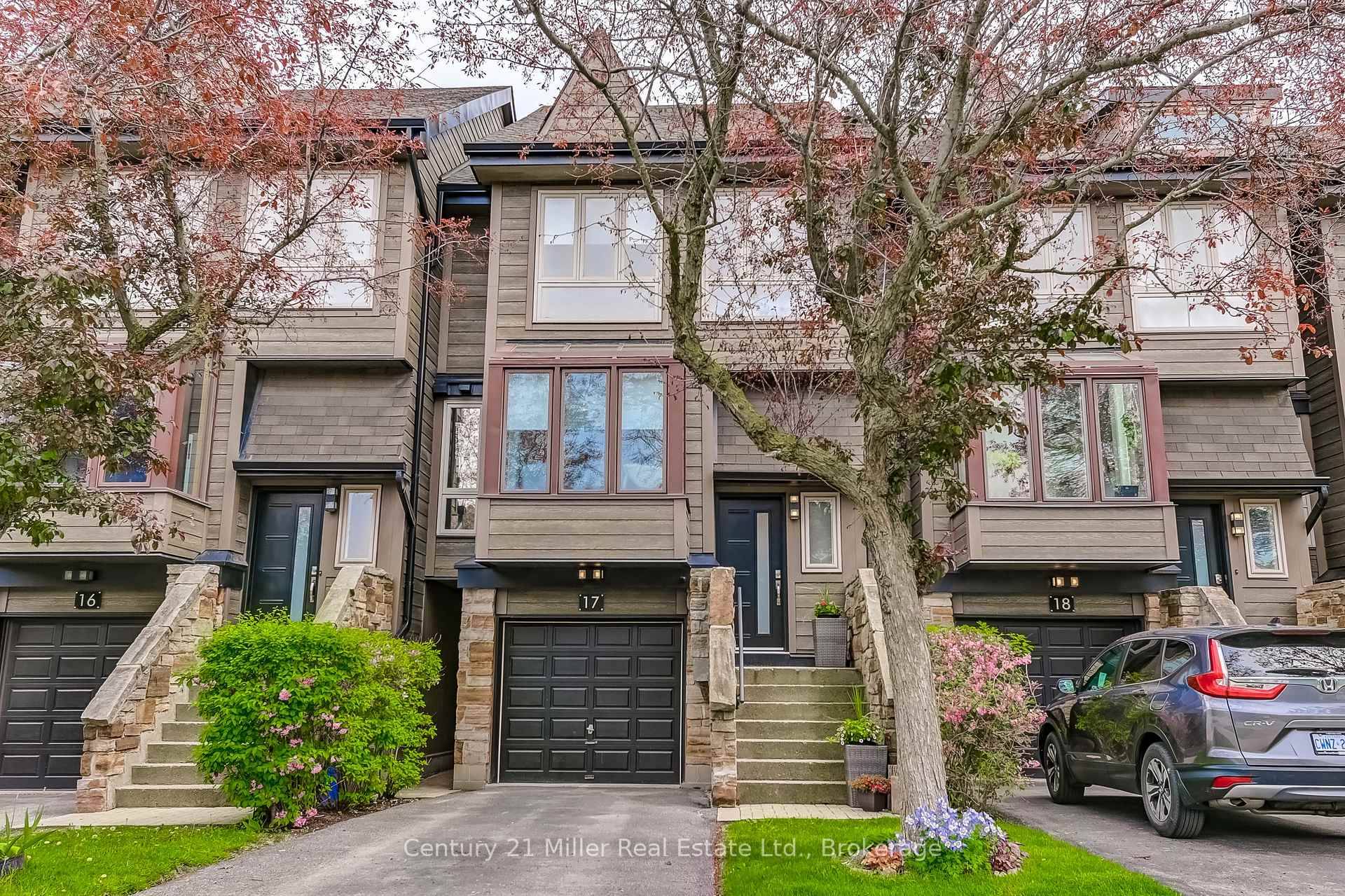 Stunning Executive Style, Oakville Townhouse Awaits You !