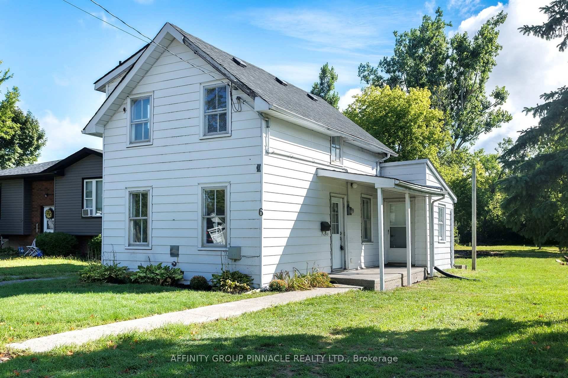 Ideal for a first time buyer, this home has been completely refreshed and is move in ready !