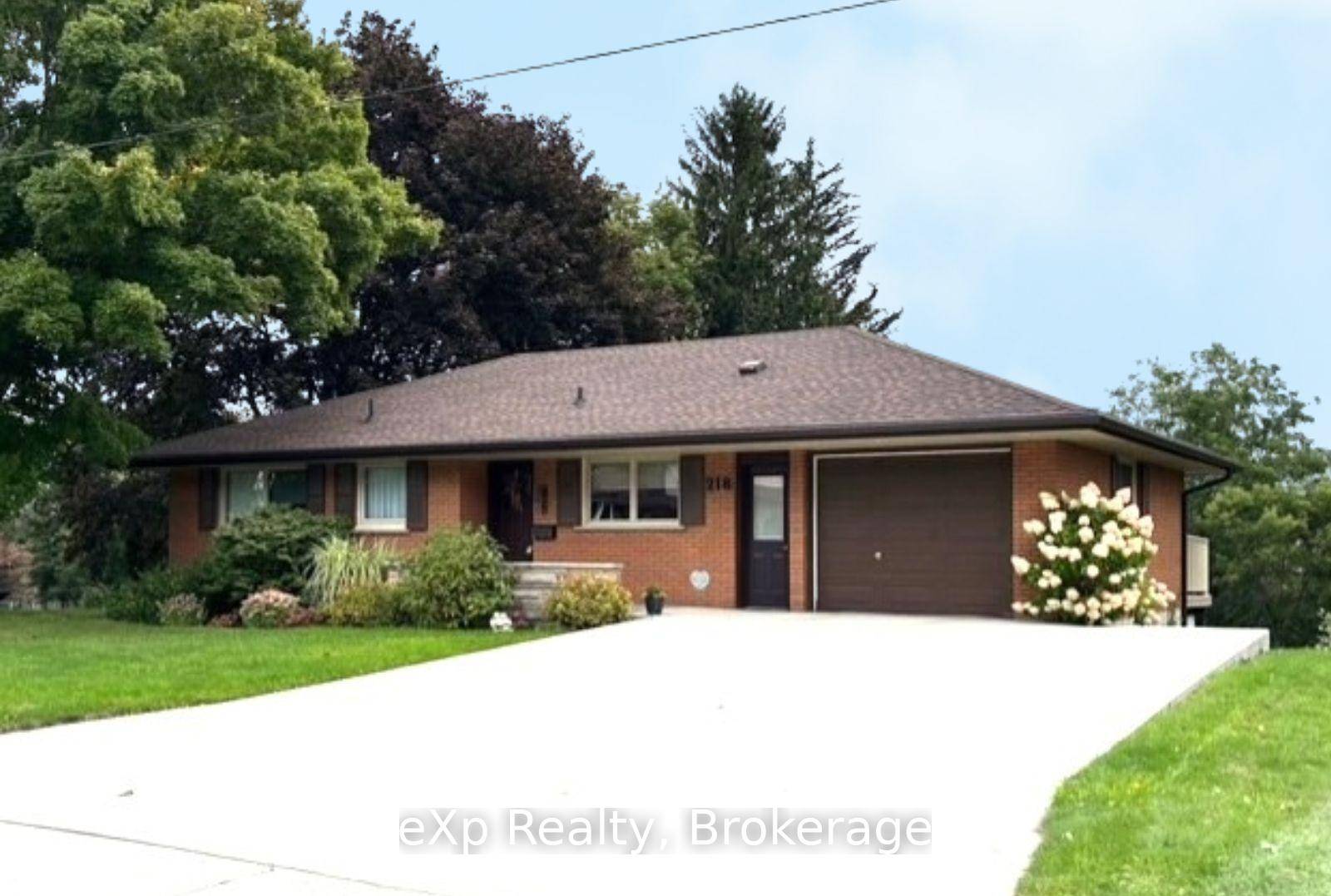 This well maintained brick bungalow is situated in a desirable neighbourhood, offering a private fenced yard with mature trees and a wooded backdrop.