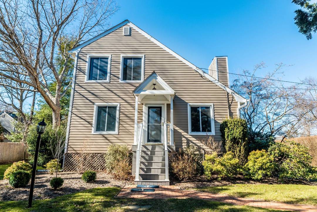 Sag Harbor Village With Heated Pool