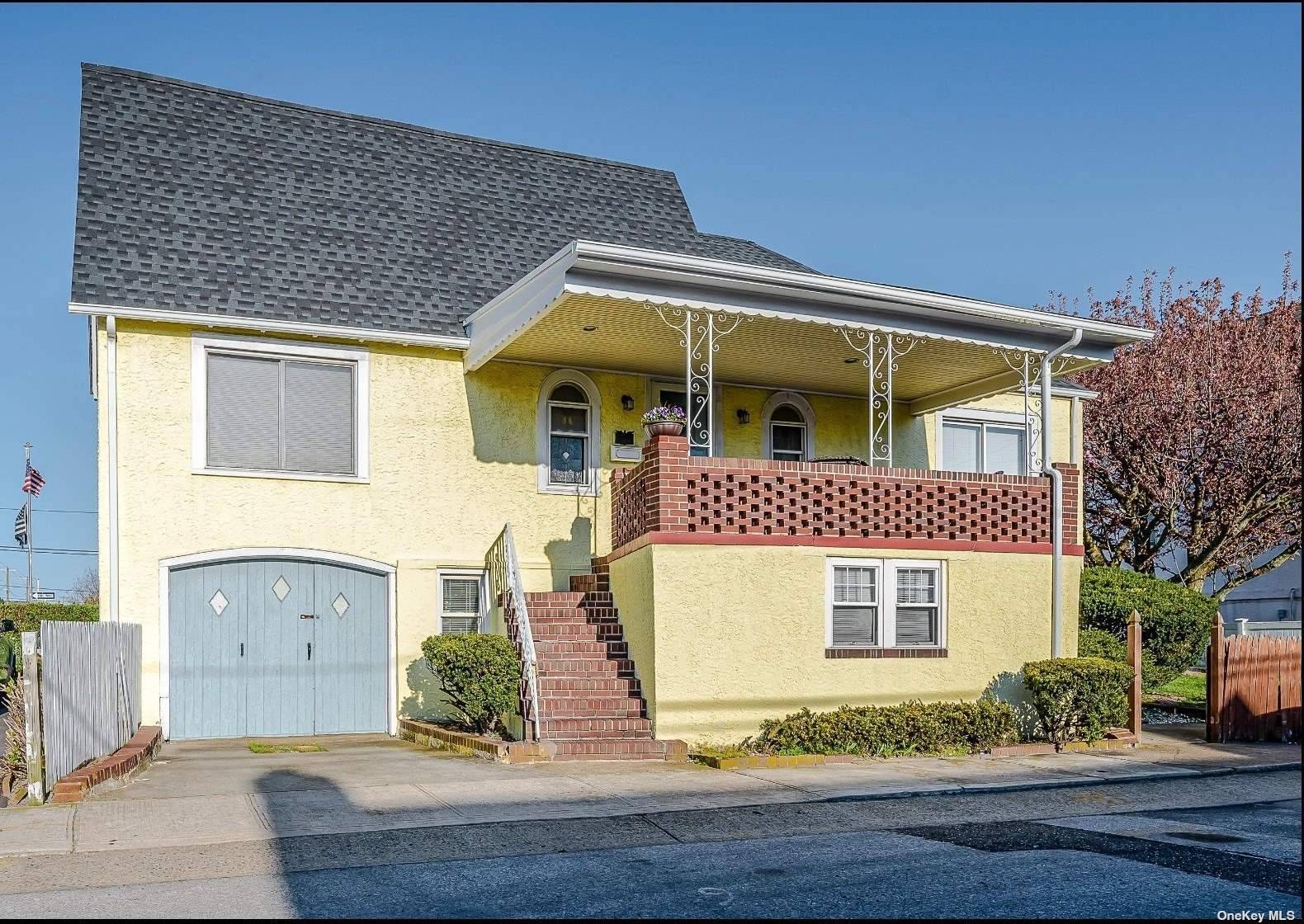 Fantastic Atlantic Beach rental on a corner lot !
