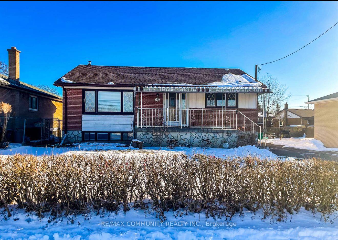 Welcome to this beautifully maintained bungalow nestled in the heart of the desirable Donevan community.