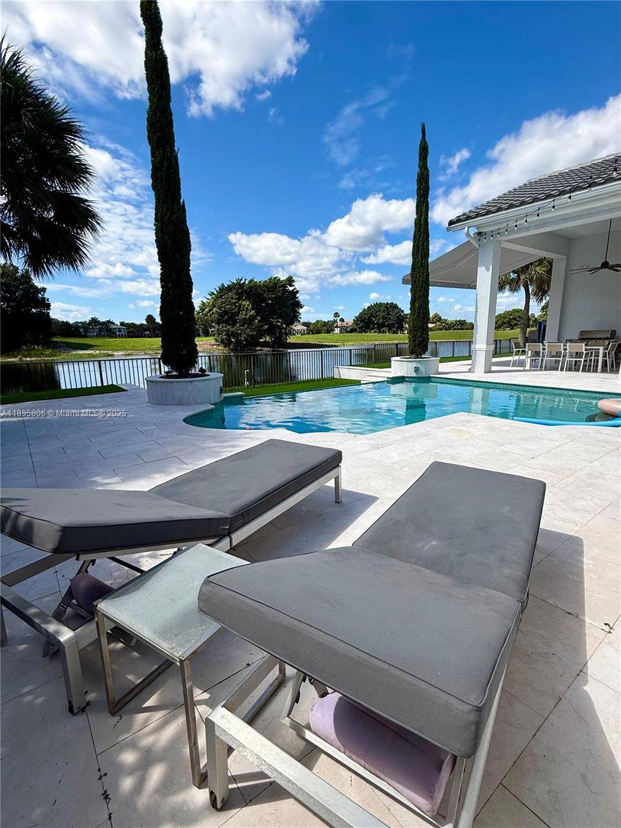 Elegance, privacy, and refined design converge in this fully renovated one story residence located in the prestigious Heron Bay East community in Parkland.