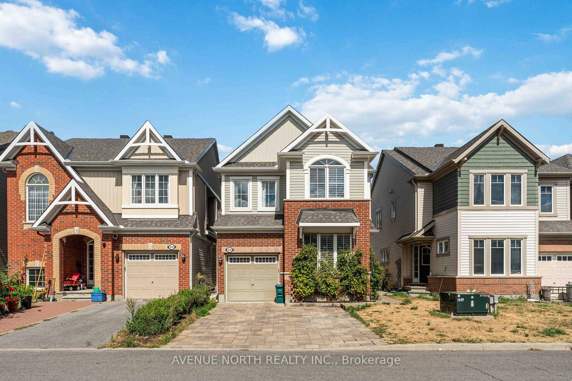 Welcome to 210 Des Soldats Riendeau, tucked in the heart of family friendly Half Moon Bay, Barrhaven !