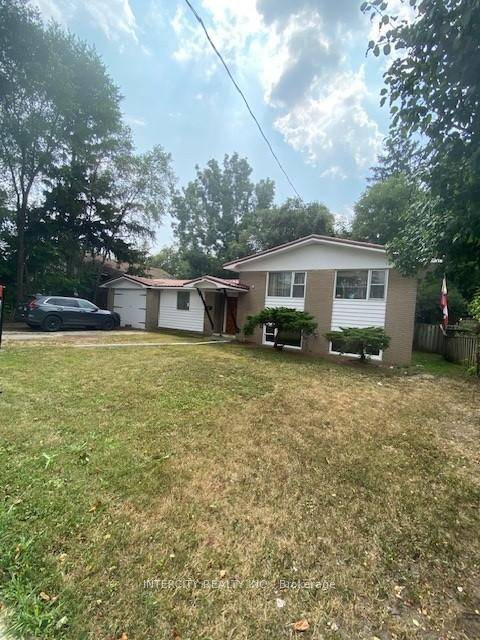 Open concept 3 level side split located in the heart of Brampton.