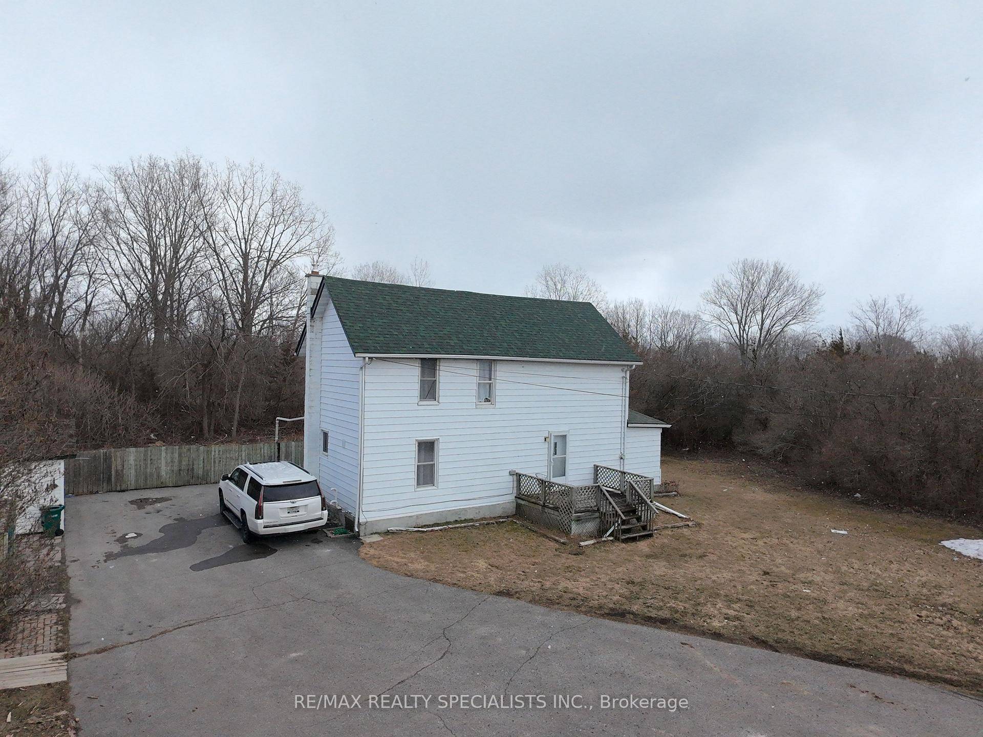Newly renovated throughout, a really rare opportunity for first time buyers, downsizers, or investors !